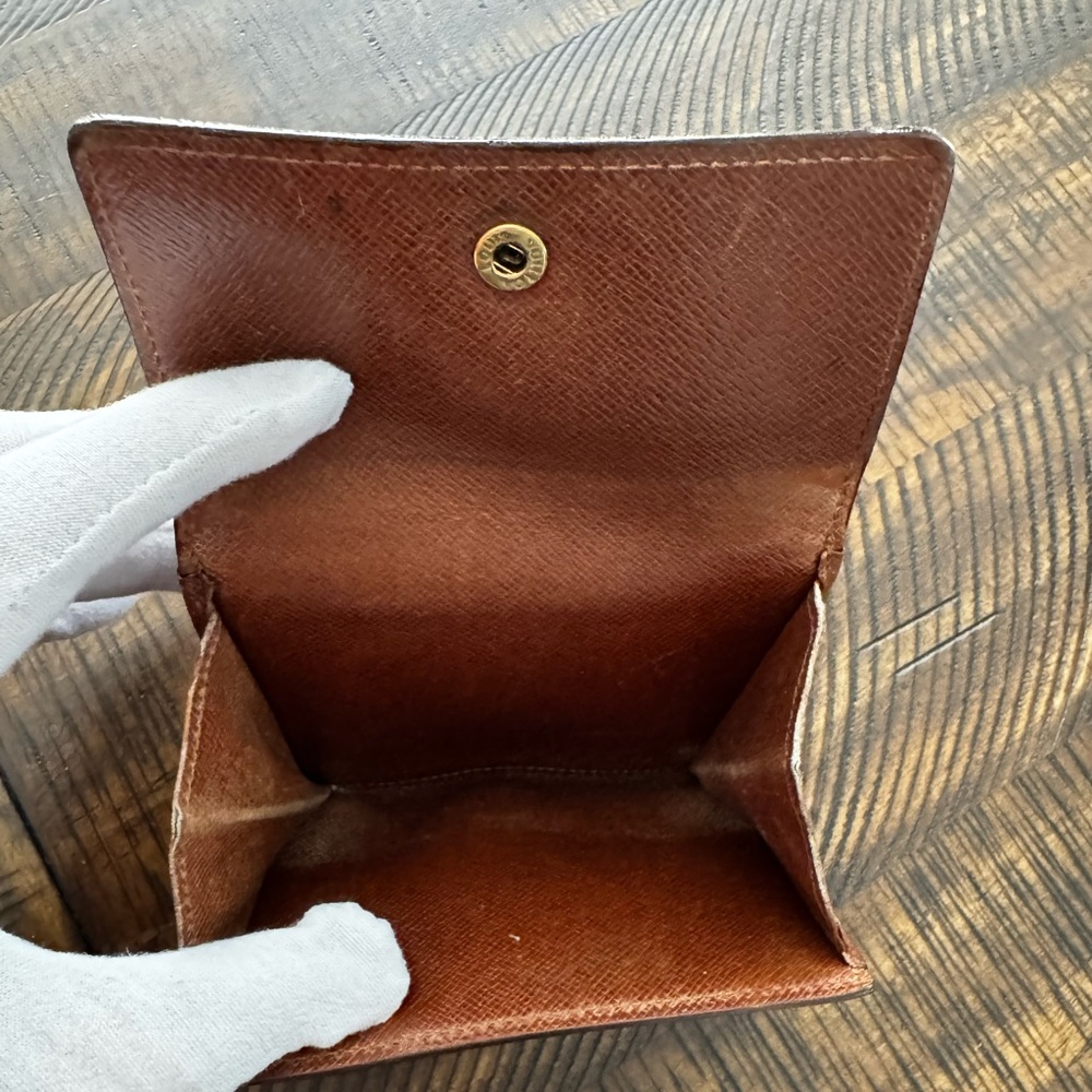 Louis Vuitton
Vintage 1996 Elise Wallet - Picture 6 of 15
